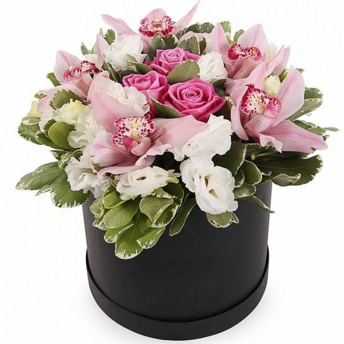 Сборные цветы в коробке орхидеи и розы R236